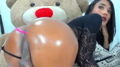 cute Ts Shows Off Her butt